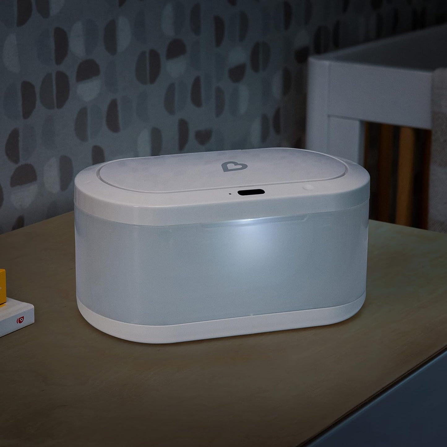 Munchkin Touch Free Baby Wipe Warmer with Nightlight & Motion Sensor