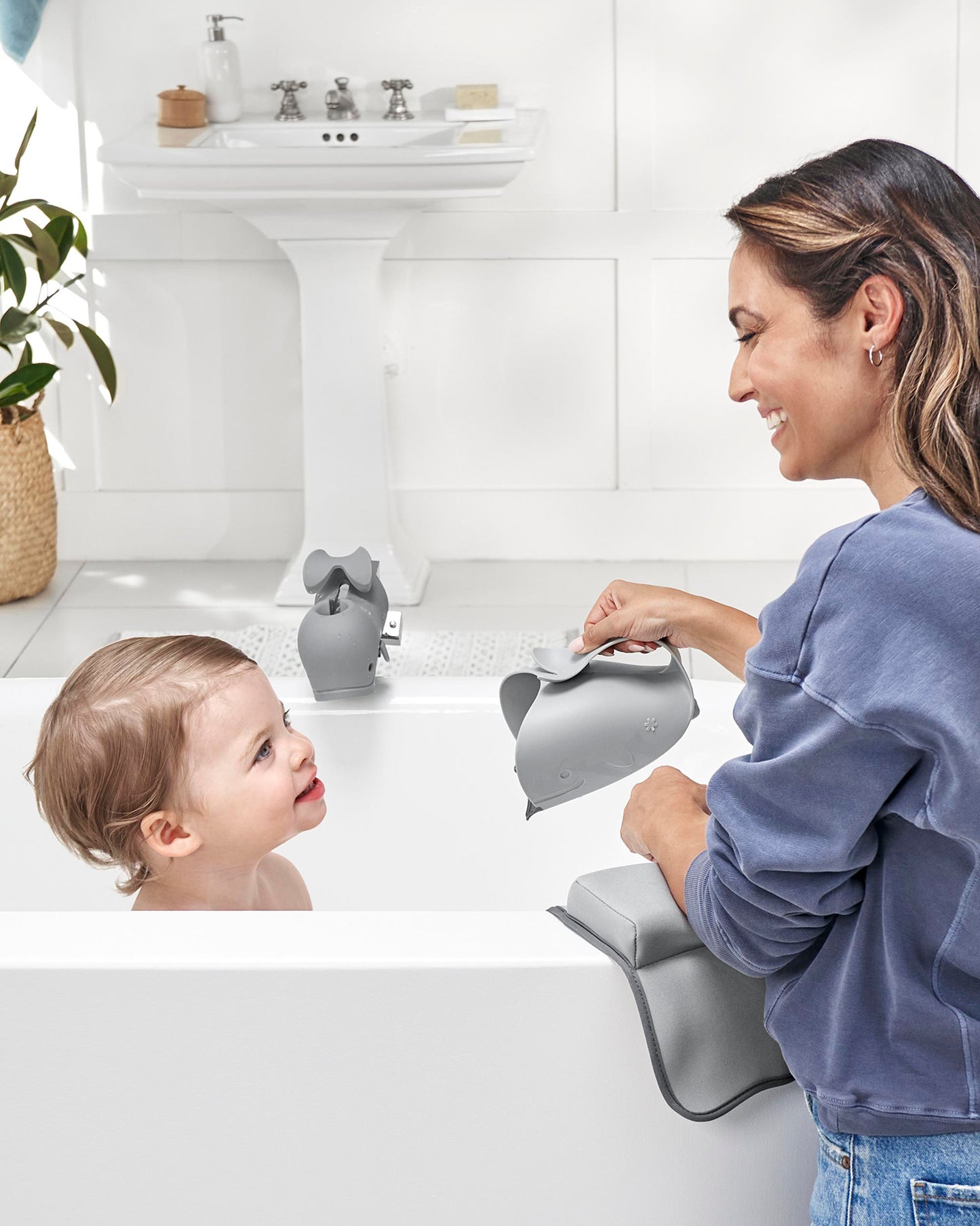 Skip Hop Moby Waterfall Bath Rinser Grey