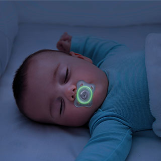 Chicco PhysioForma Glow in the Dark Mini chupeta ortodôntica 0-6 meses, 2 unidades transparentes